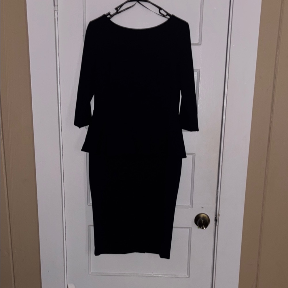 Elegant Navy Blue Sheath Dress with Bateau Neckline